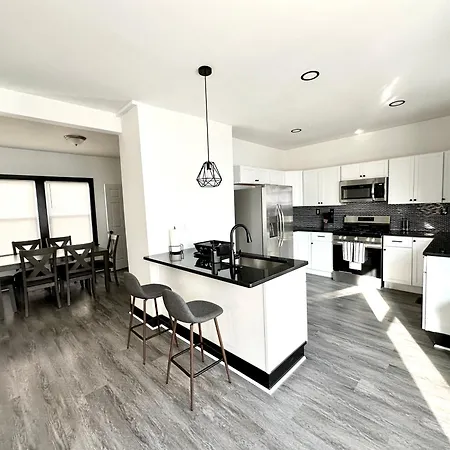 Fully Renovated Modern 4Bedroom 3Bath Home Close To Downtown Cleveland Fully Furnished